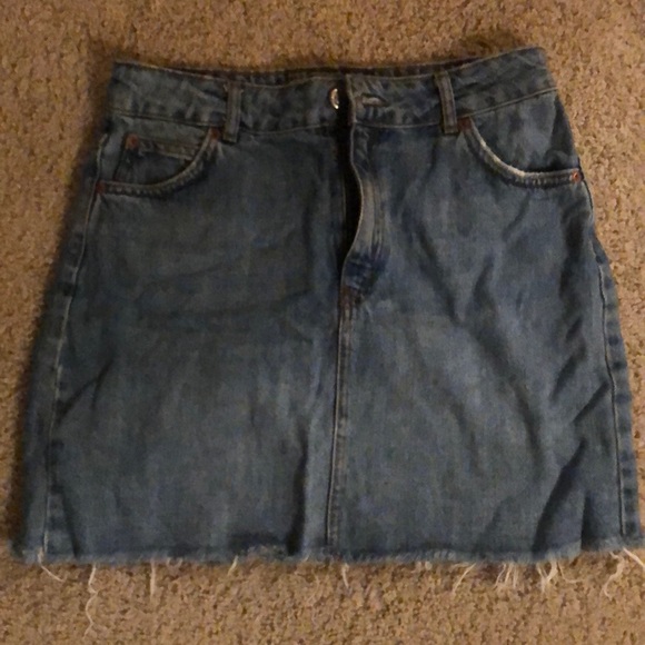 Topshop Dresses & Skirts - Topshop Moro Women’s Tall Denim Distressed Skirt